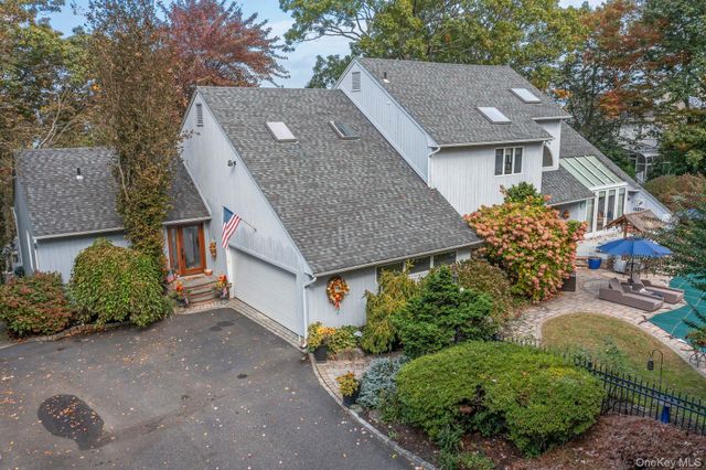 6 Bluffview Court, Miller Place, NY 11764