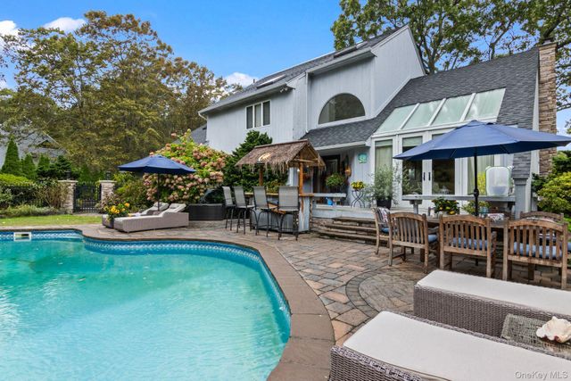 6 Bluffview Court, Miller Place, NY 11764