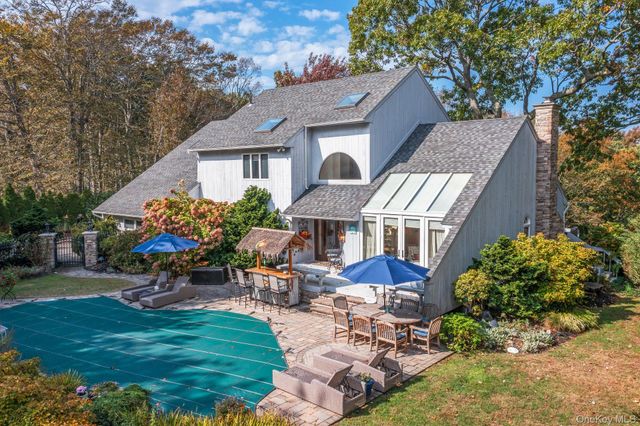 6 Bluffview Court, Miller Place, NY 11764