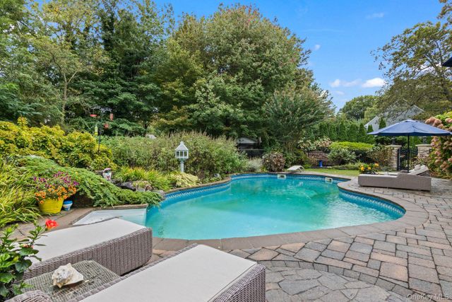 6 Bluffview Court, Miller Place, NY 11764