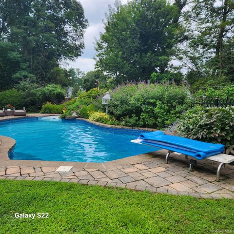 6 Bluffview Court, Miller Place, NY 11764