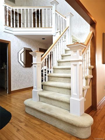 6 Bluffview Court, Miller Place, NY 11764