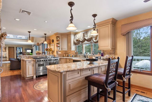 6 Bluffview Court, Miller Place, NY 11764