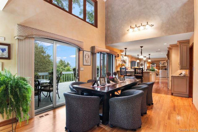 6 Bluffview Court, Miller Place, NY 11764