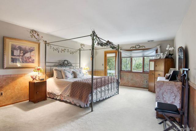 6 Bluffview Court, Miller Place, NY 11764