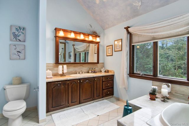 6 Bluffview Court, Miller Place, NY 11764