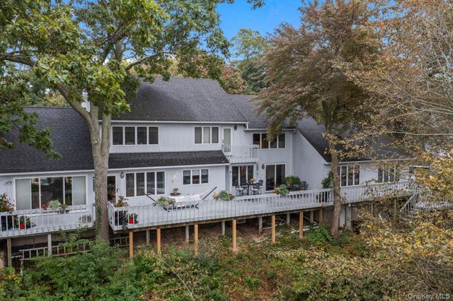 6 Bluffview Court, Miller Place, NY 11764