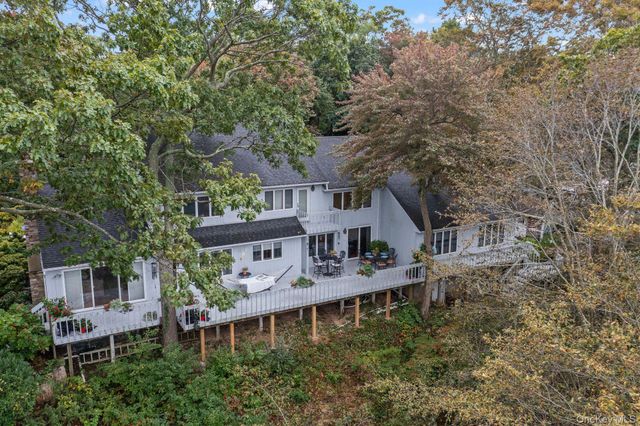 6 Bluffview Court, Miller Place, NY 11764