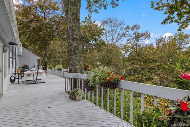 6 Bluffview Court, Miller Place, NY 11764