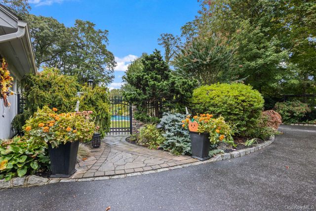 6 Bluffview Court, Miller Place, NY 11764