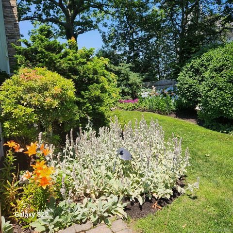 6 Bluffview Court, Miller Place, NY 11764