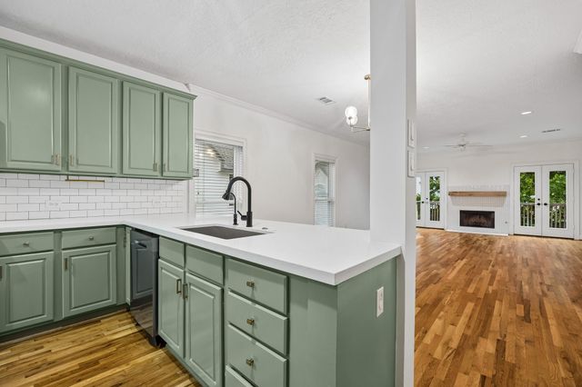 911 Birdsall Street, Houston, TX 77007