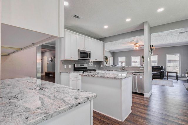 9215 Landry Boulevard, Spring, TX 77379
