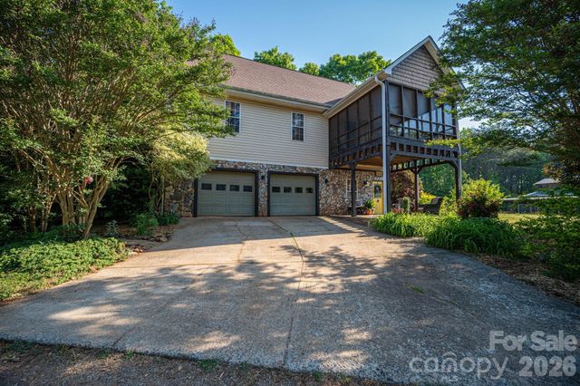 702 Saddlebrook Lane, Cherryville, NC 28021