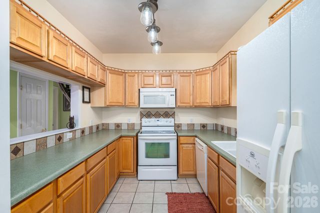 702 Saddlebrook Lane, Cherryville, NC 28021