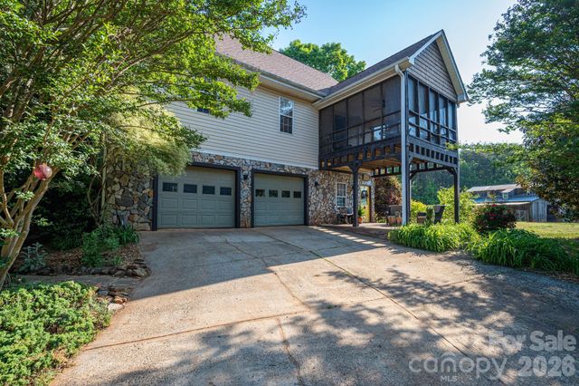702 Saddlebrook Lane, Cherryville, NC 28021