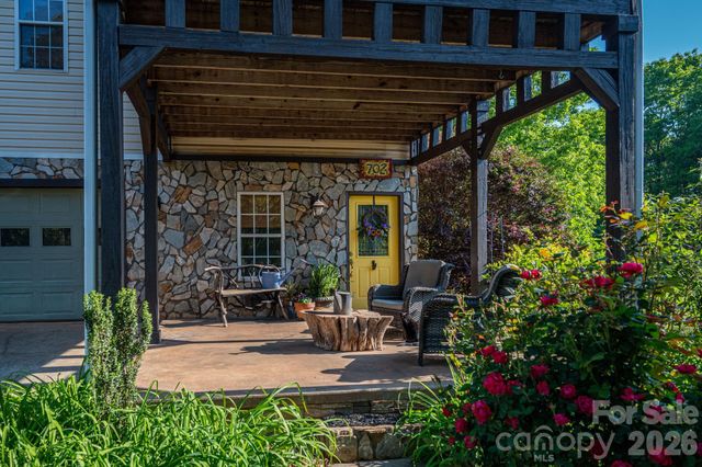 702 Saddlebrook Lane, Cherryville, NC 28021