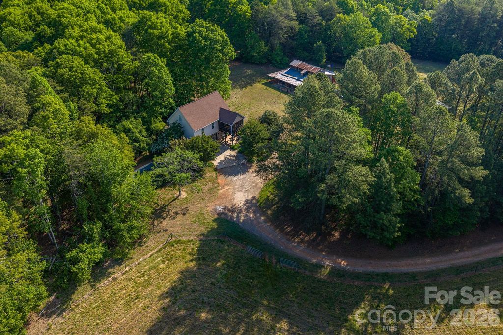 702 Saddlebrook Lane, Cherryville, NC 28021