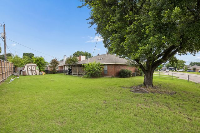 301 Southlake Drive, Forney, TX 75126