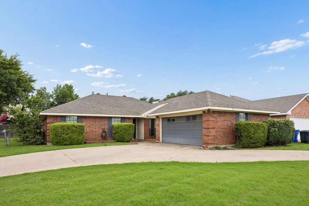 301 Southlake Drive, Forney, TX 75126