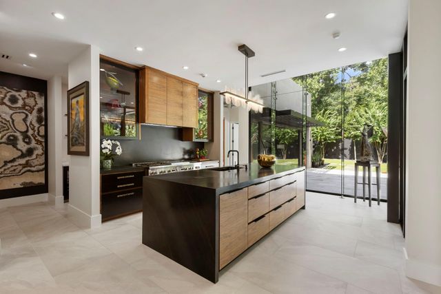 15 Regent Square, The Woodlands, TX 77381