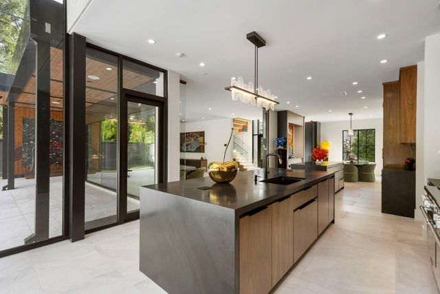 15 Regent Square, The Woodlands, TX 77381