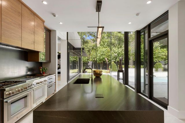 15 Regent Square, The Woodlands, TX 77381