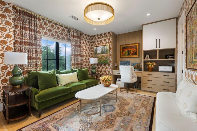 15 Regent Square, The Woodlands, TX 77381