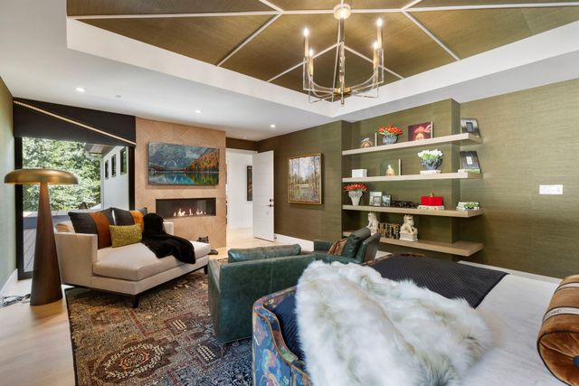 15 Regent Square, The Woodlands, TX 77381