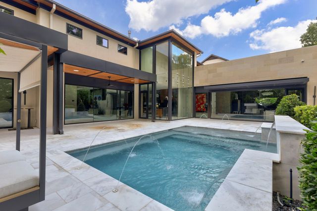 15 Regent Square, The Woodlands, TX 77381