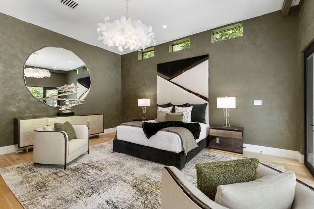 15 Regent Square, The Woodlands, TX 77381