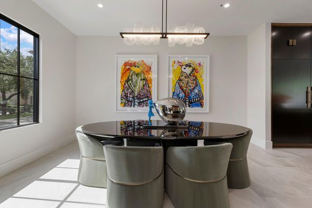 15 Regent Square, The Woodlands, TX 77381