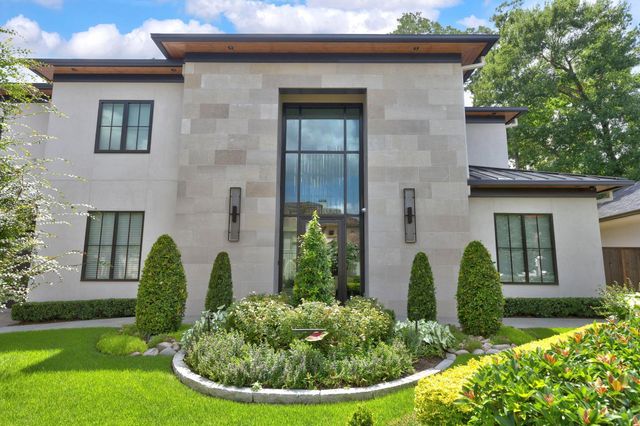 15 Regent Square, The Woodlands, TX 77381