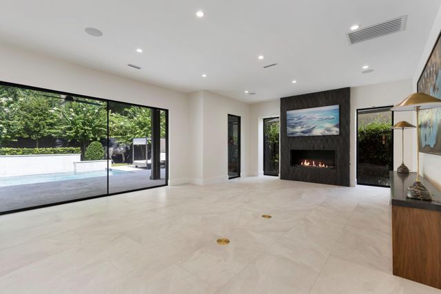 15 Regent Square, The Woodlands, TX 77381