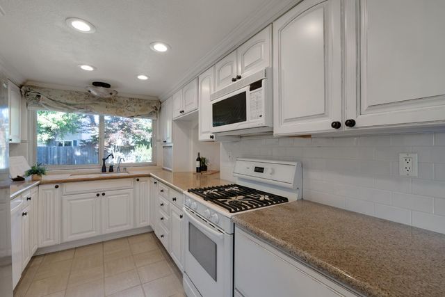 3260 Mission Way, Rocklin, CA 95677