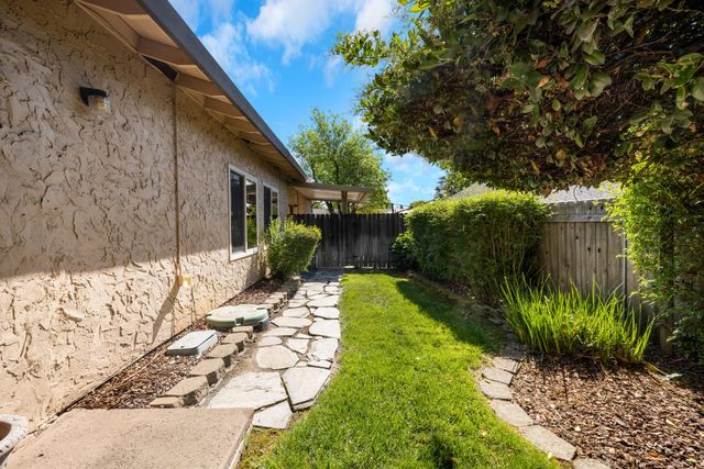 3260 Mission Way, Rocklin, CA 95677