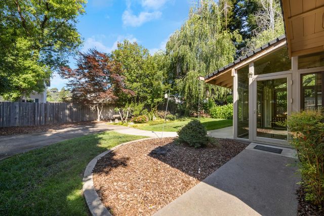 3260 Mission Way, Rocklin, CA 95677