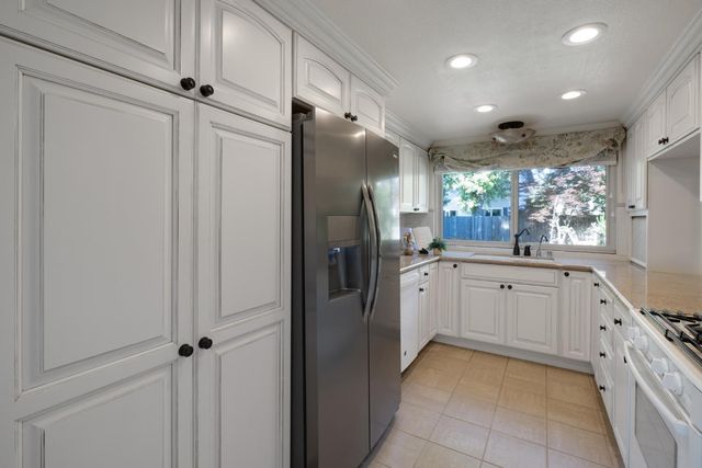 3260 Mission Way, Rocklin, CA 95677