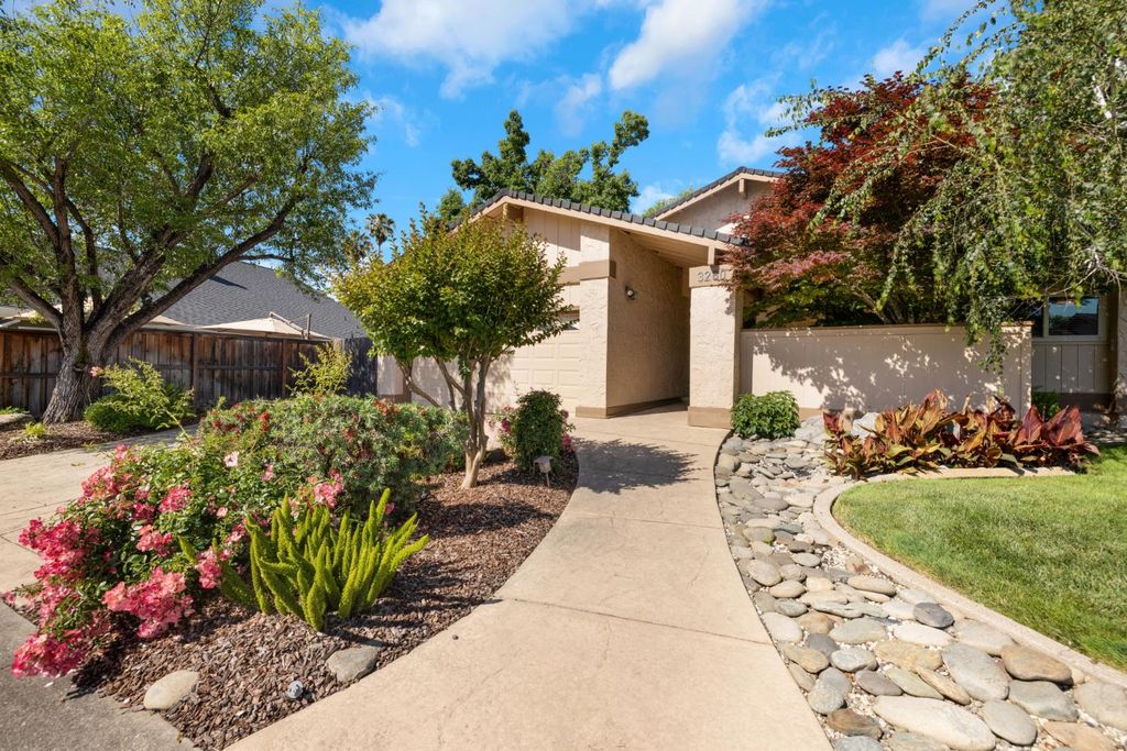 3260 Mission Way, Rocklin, CA 95677