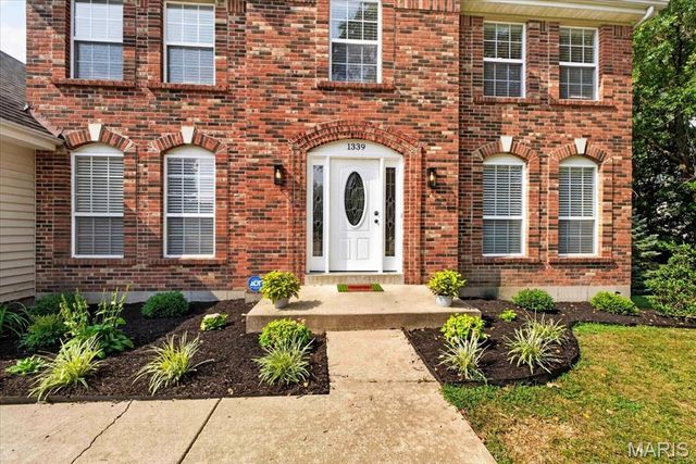 1339 Magnolia Manor Court, St Peters, MO 63303