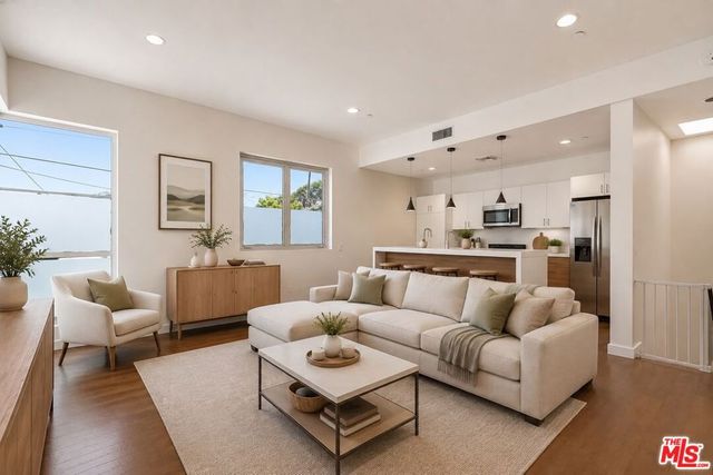 3130 Hutchison Avenue, Los Angeles, CA 90034