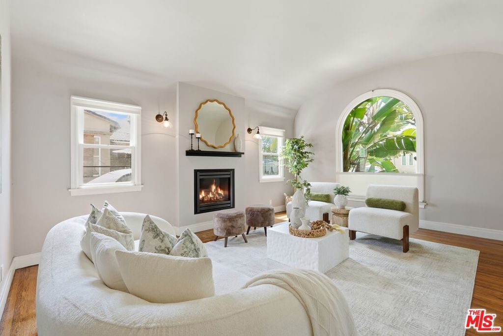 Image 2 of property listing at 3130 Hutchison Avenue, Los Angeles, CA 90034