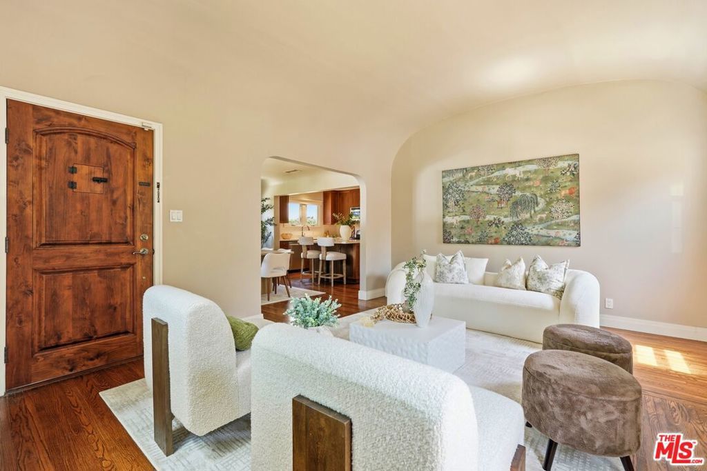 Image 3 of property listing at 3130 Hutchison Avenue, Los Angeles, CA 90034