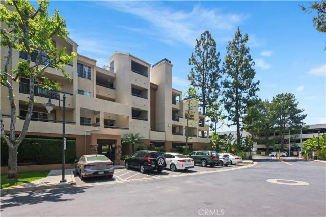 5500 Owensmouth 323, Woodland Hills, CA 91367