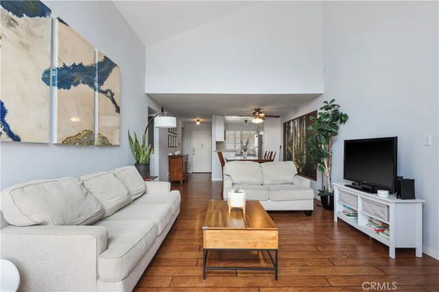 5500 Owensmouth 323, Woodland Hills, CA 91367