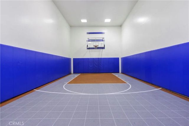 5500 Owensmouth 323, Woodland Hills, CA 91367