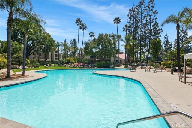 5500 Owensmouth 323, Woodland Hills, CA 91367