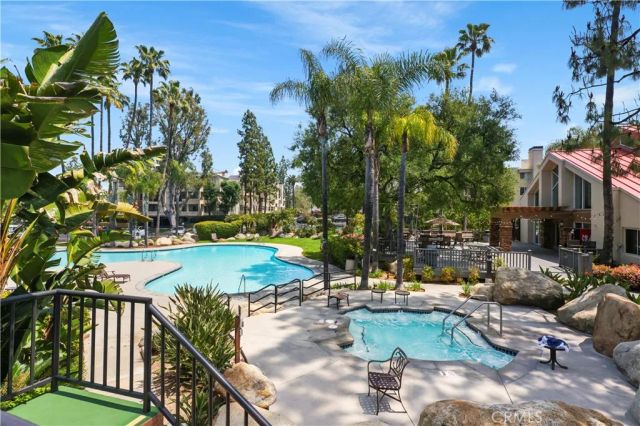 5500 Owensmouth 323, Woodland Hills, CA 91367