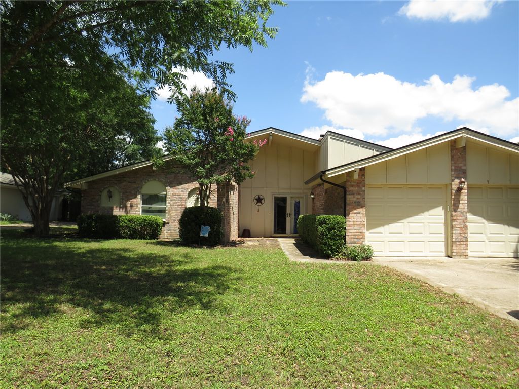 3308 Spring Valley Drive, Bedford, TX 76021