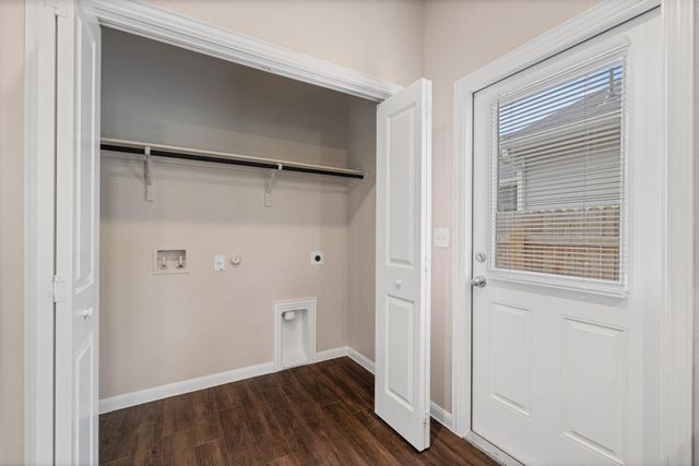 512 Timber Brook DR, Hutto, TX 78634